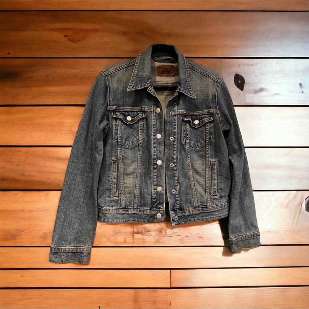 Levi's Denim Trucker Jean Jacket Vintage Wash, Size Small Medium